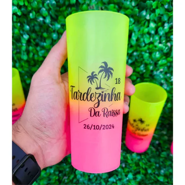 Copos e taças para festa personalizados com a sua marca